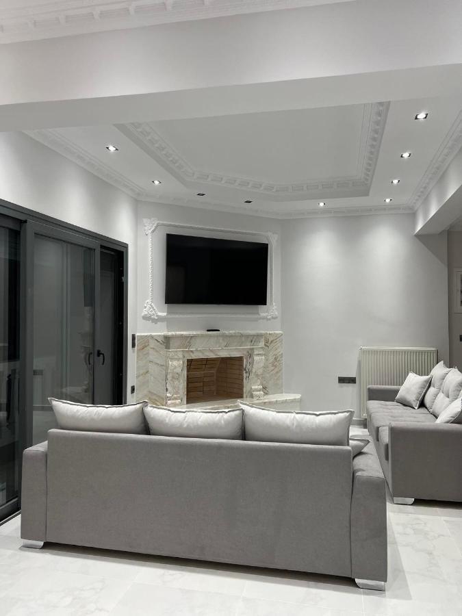 Kontis' Deluxe Furnished Apartment Лоутраки Экстерьер фото