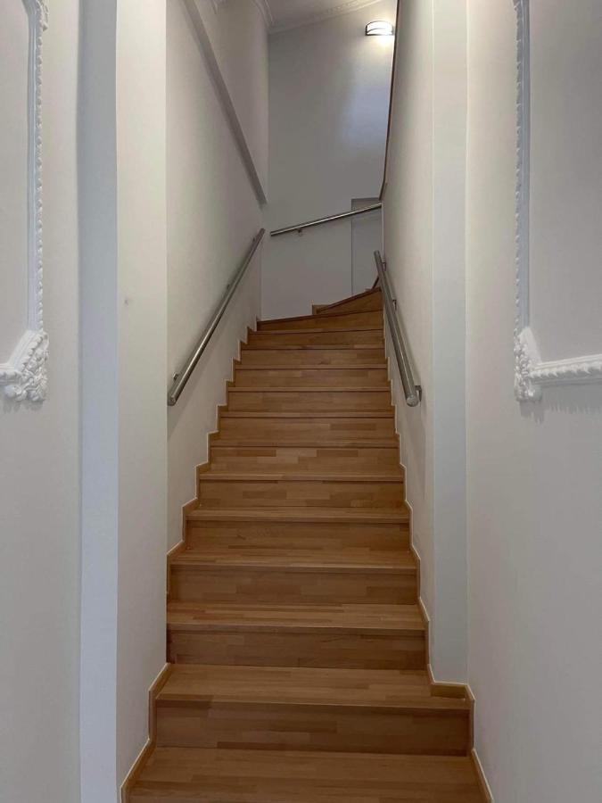 Kontis' Deluxe Furnished Apartment Лоутраки Экстерьер фото