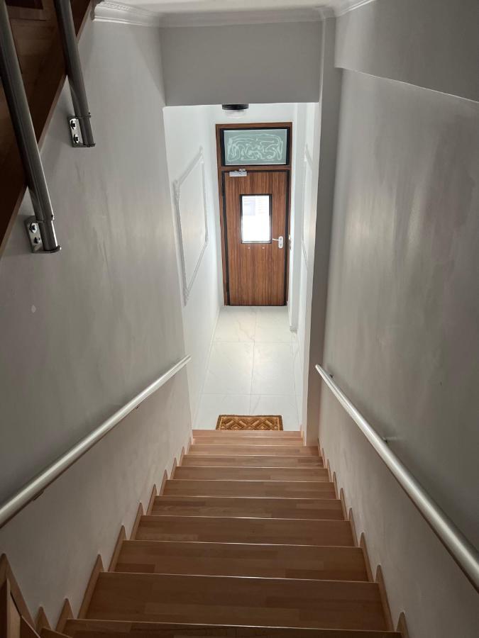 Kontis' Deluxe Furnished Apartment Лоутраки Экстерьер фото