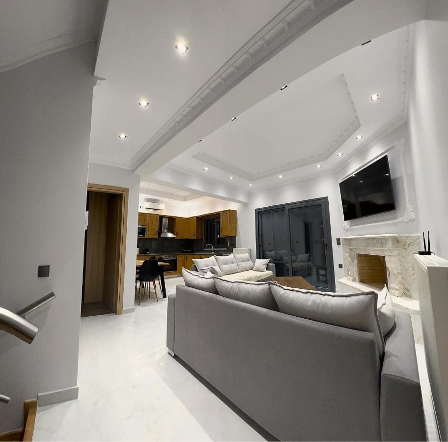 Kontis' Deluxe Furnished Apartment Лоутраки Экстерьер фото