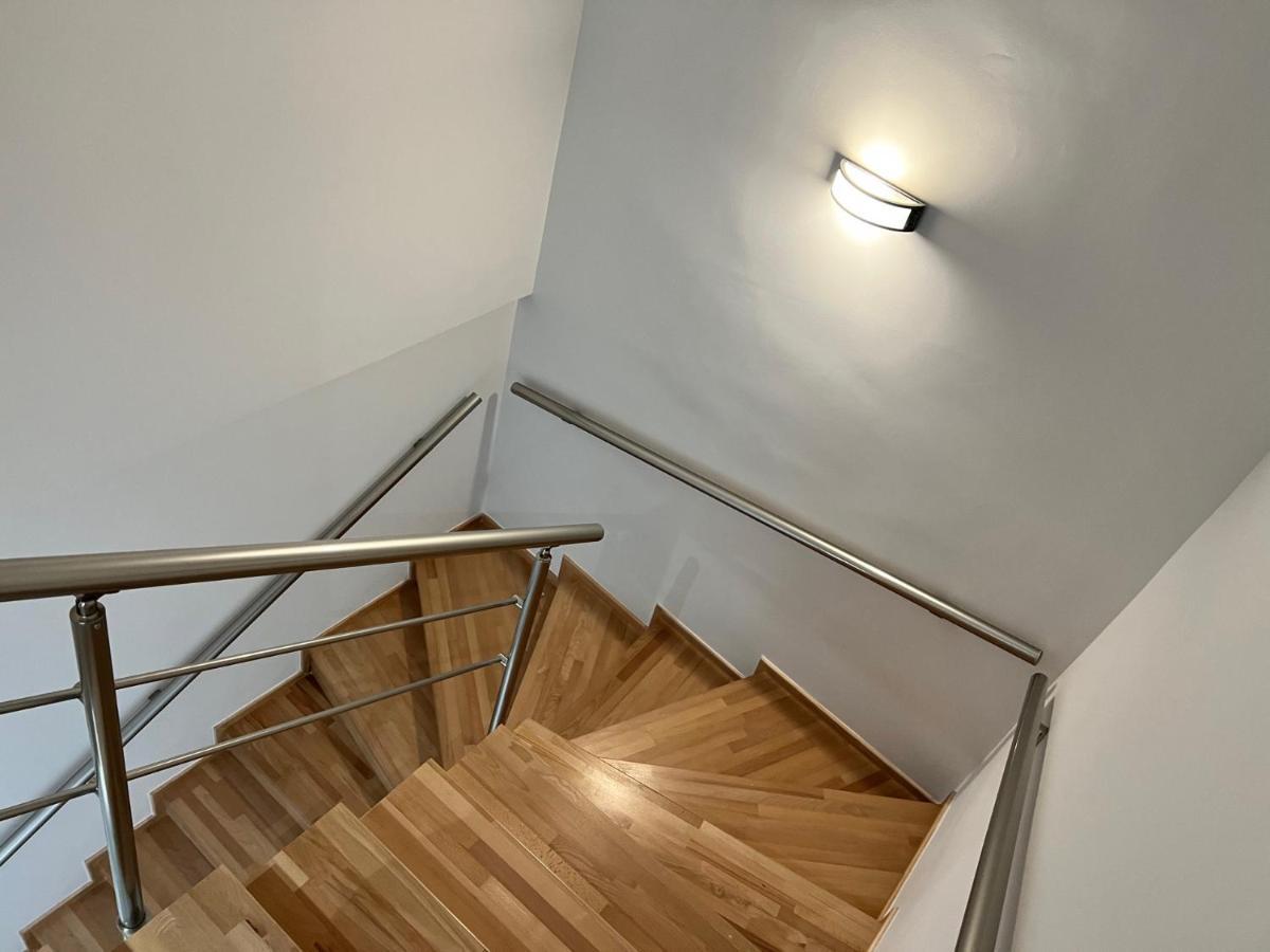 Kontis' Deluxe Furnished Apartment Лоутраки Экстерьер фото