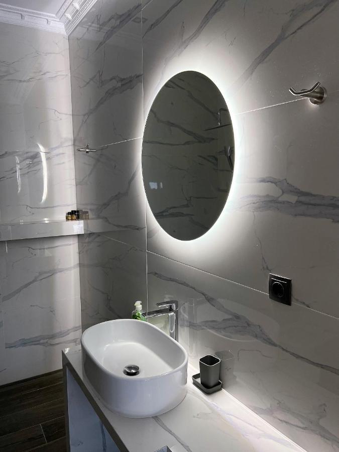 Kontis' Deluxe Furnished Apartment Лоутраки Экстерьер фото