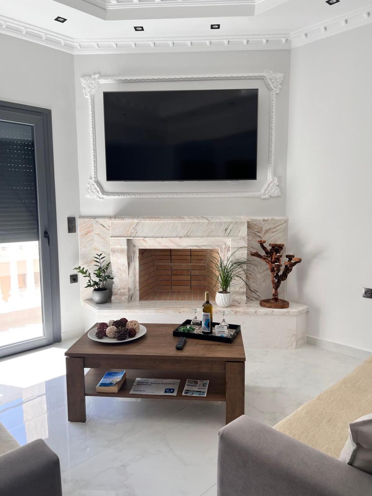 Kontis' Deluxe Furnished Apartment Лоутраки Экстерьер фото