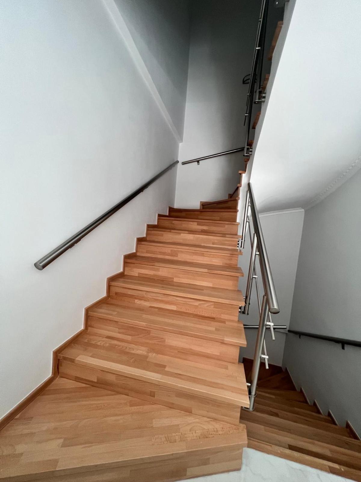 Kontis' Deluxe Furnished Apartment Лоутраки Экстерьер фото