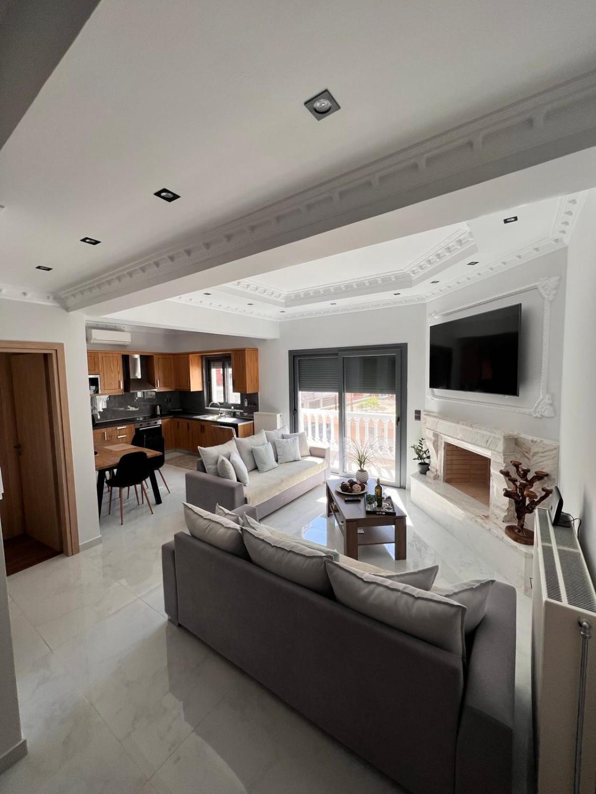 Kontis' Deluxe Furnished Apartment Лоутраки Экстерьер фото