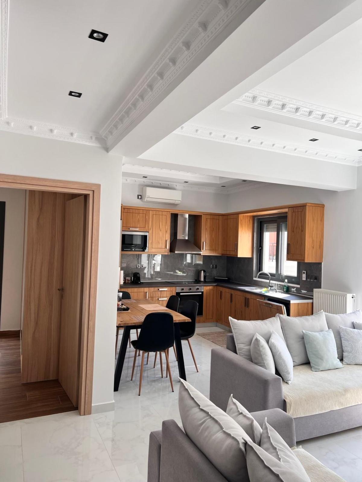 Kontis' Deluxe Furnished Apartment Лоутраки Экстерьер фото