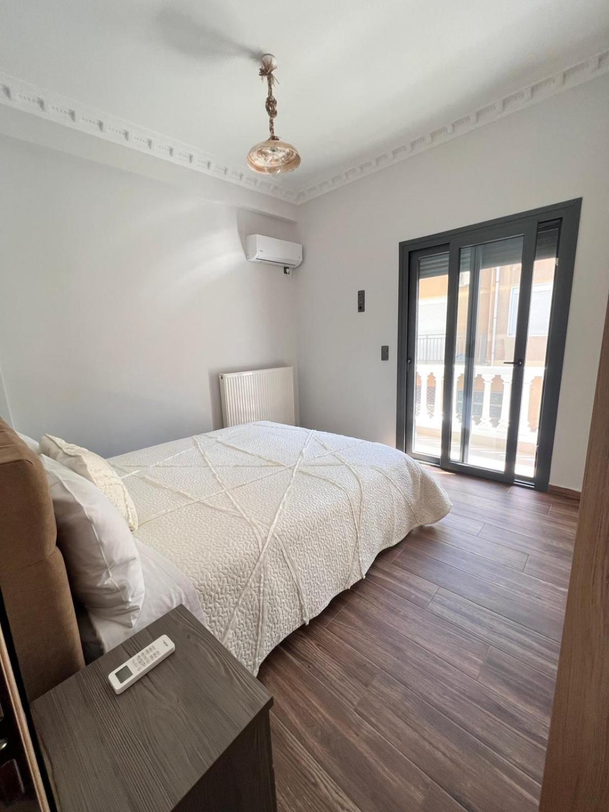 Kontis' Deluxe Furnished Apartment Лоутраки Экстерьер фото