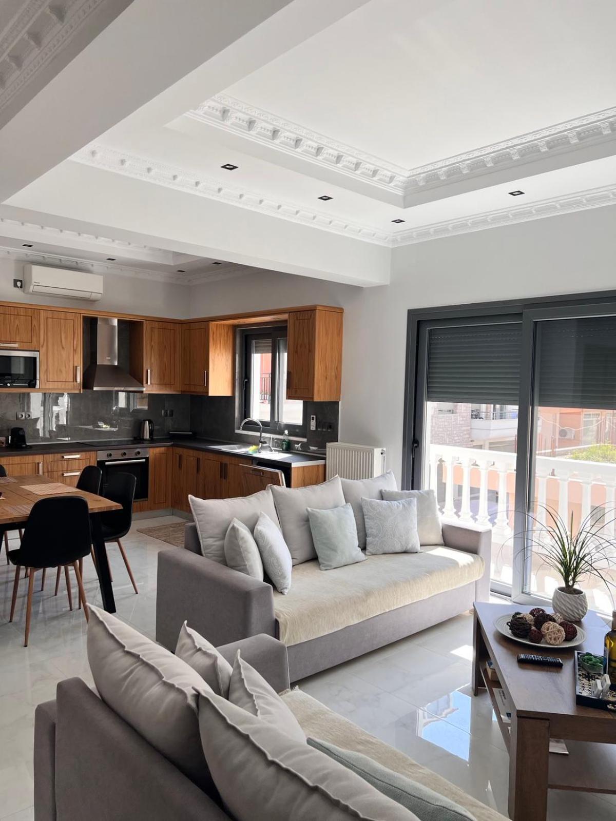 Kontis' Deluxe Furnished Apartment Лоутраки Экстерьер фото