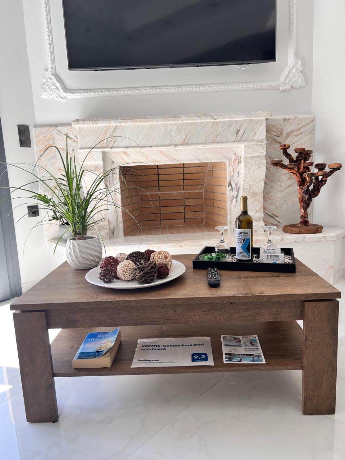 Kontis' Deluxe Furnished Apartment Лоутраки Экстерьер фото