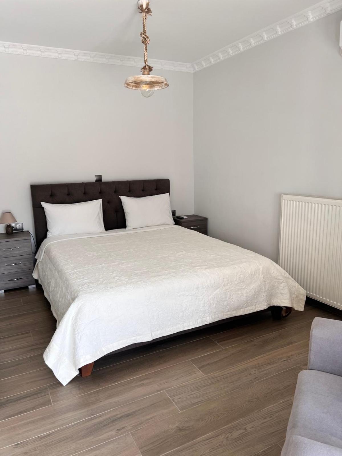 Kontis' Deluxe Furnished Apartment Лоутраки Экстерьер фото