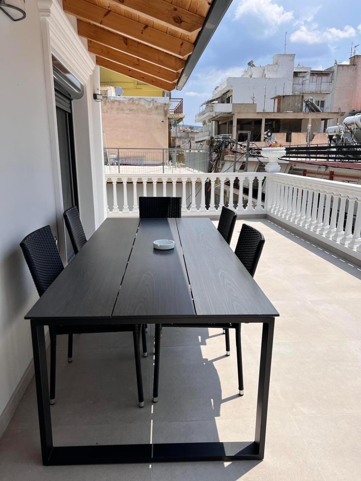 Kontis' Deluxe Furnished Apartment Лоутраки Экстерьер фото